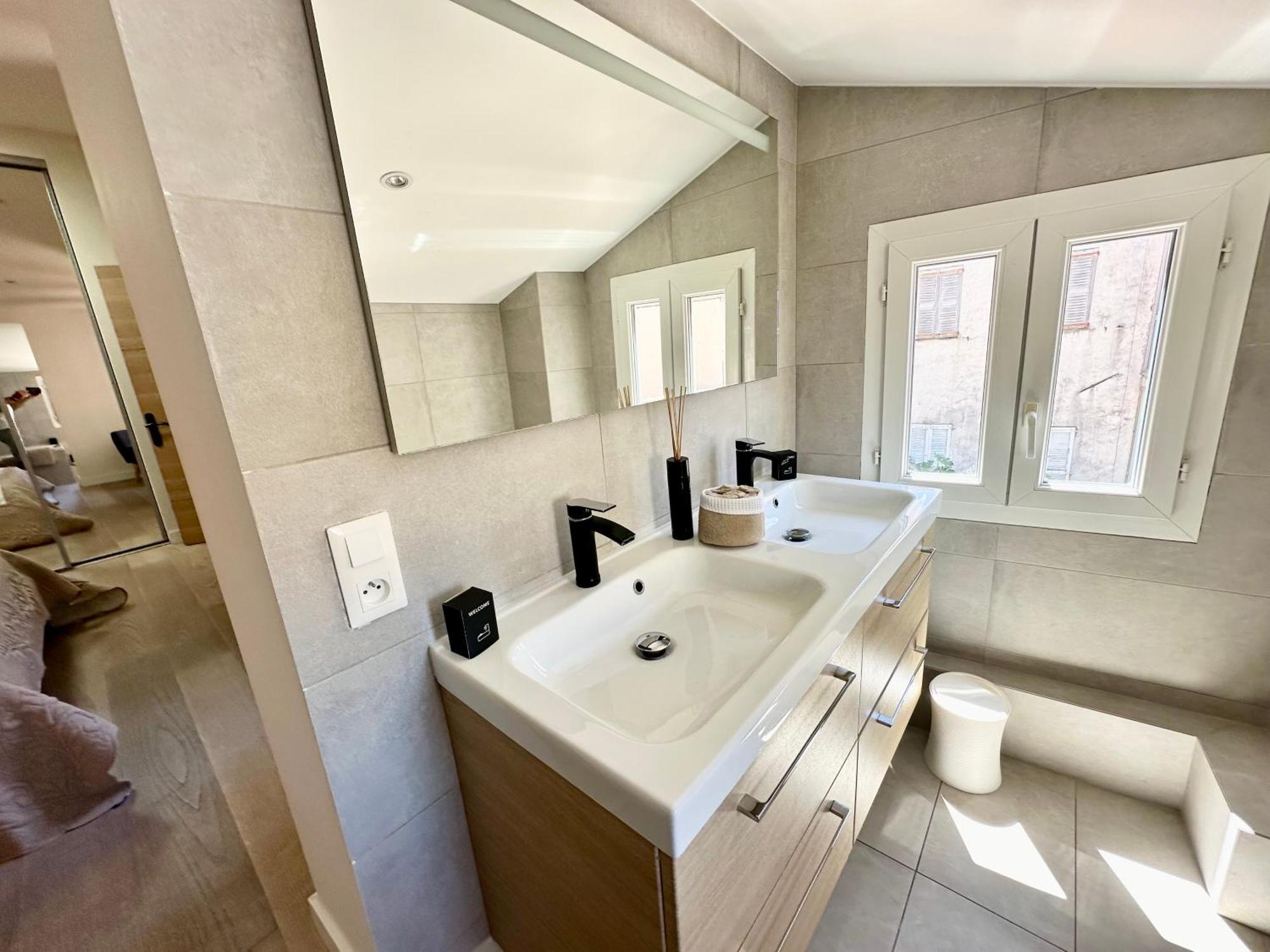 אנטיב Gorgeous Brand New 2 Bedrooms מראה חיצוני תמונה